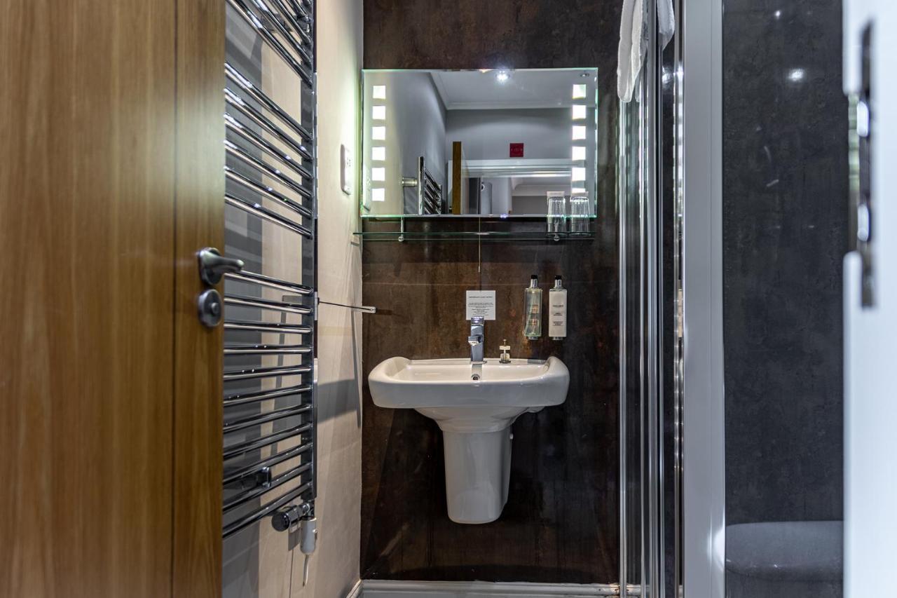Hotel Crossways Wells Zewnętrze zdjęcie A wet room
