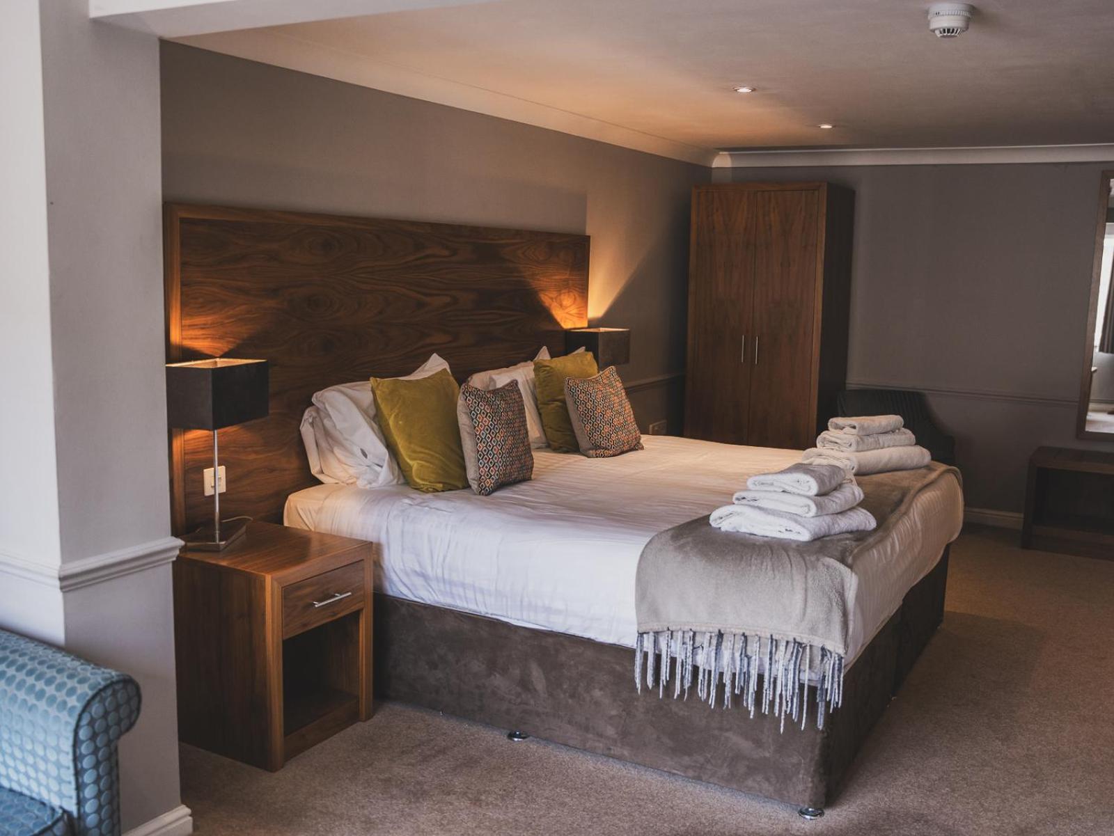 Hotel Crossways Wells Zewnętrze zdjęcie A bedroom at The Old Vicarage Hotel
